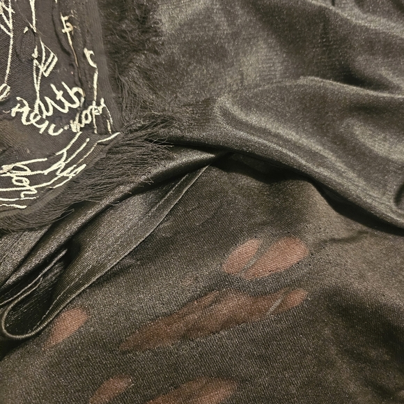 Neo Noble graffiti tunic with fringed edge. Medium. - Picture 6 of 7